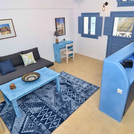 Blue House Apartment *